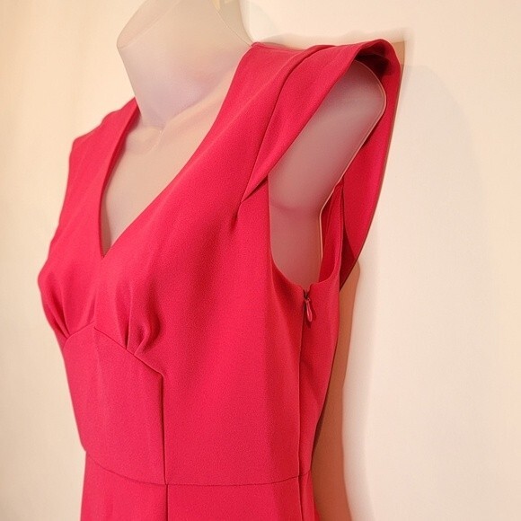 Hot Pink Crepe Fluted Hem V-Neck Cocktail Dress - Picture 6 of 7